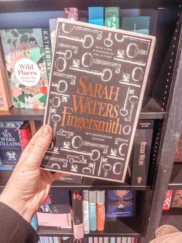 historical sapphic books - Fingersmith by Sarah Waters book cover