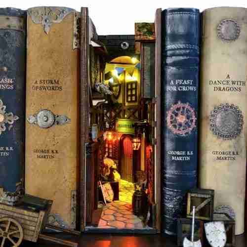 18 Insanely beautiful miniature book nooks that’ll add some magic to